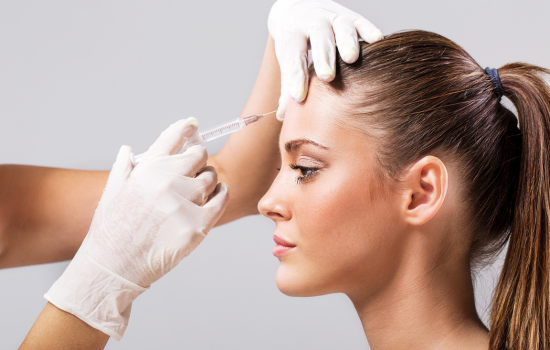 Aplicación de toxina botulinica para espasmo facial, espasticidad, dolor por contractura muscular.